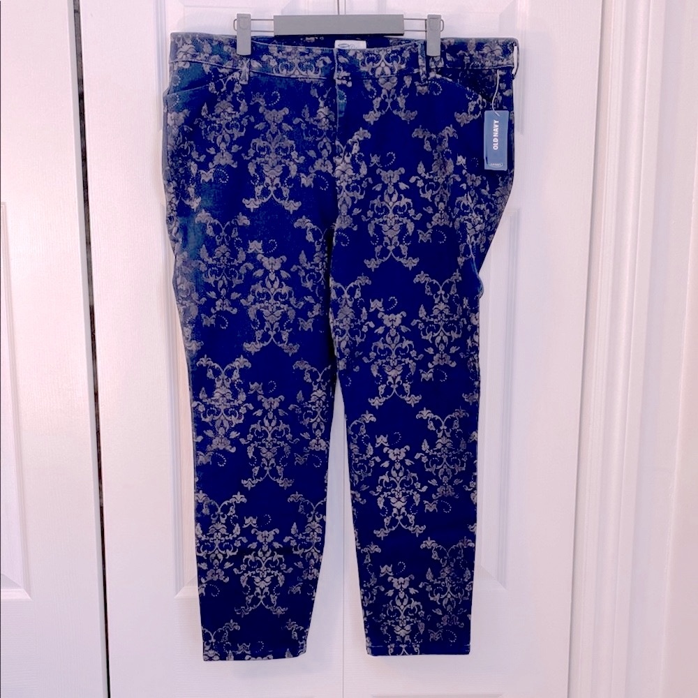2 for $25 - Old Navy “the Diva” Blue Floral Ankle Cropped Jeans, 18 Plus, NWT